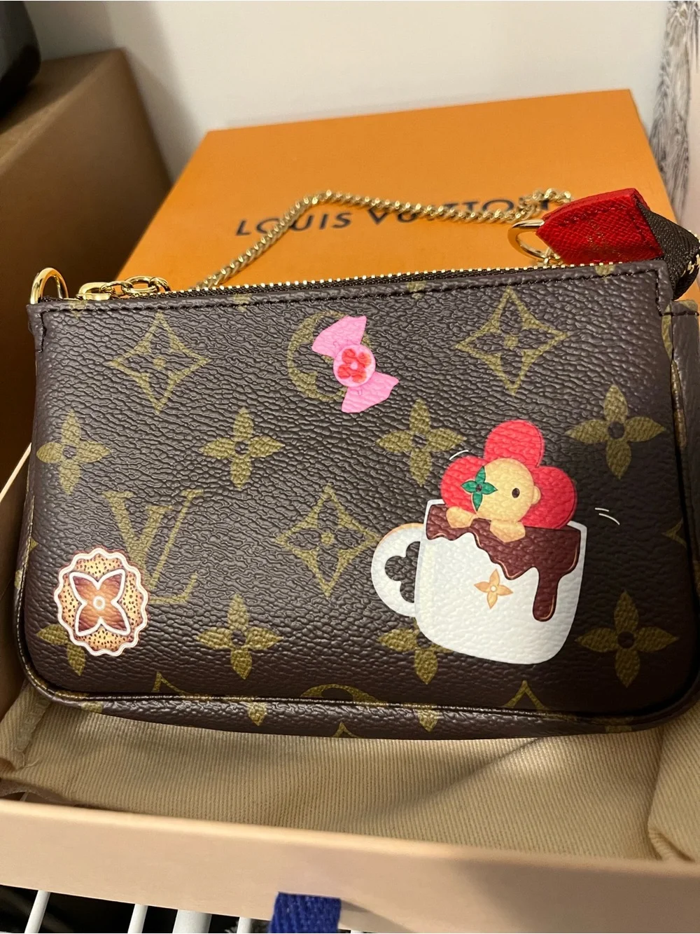 Louis Vuitton Limited Xmas 2025 edition Vivienne Pochette - Picture 3 of 7